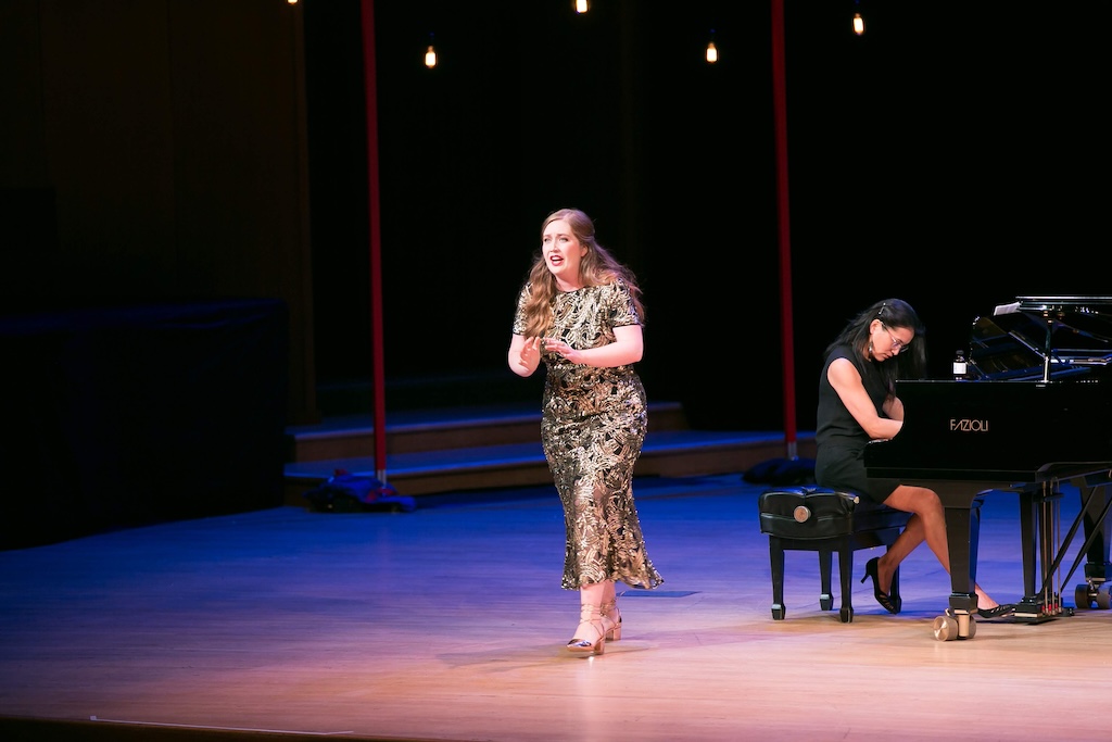 Perri Lo performance photo 8